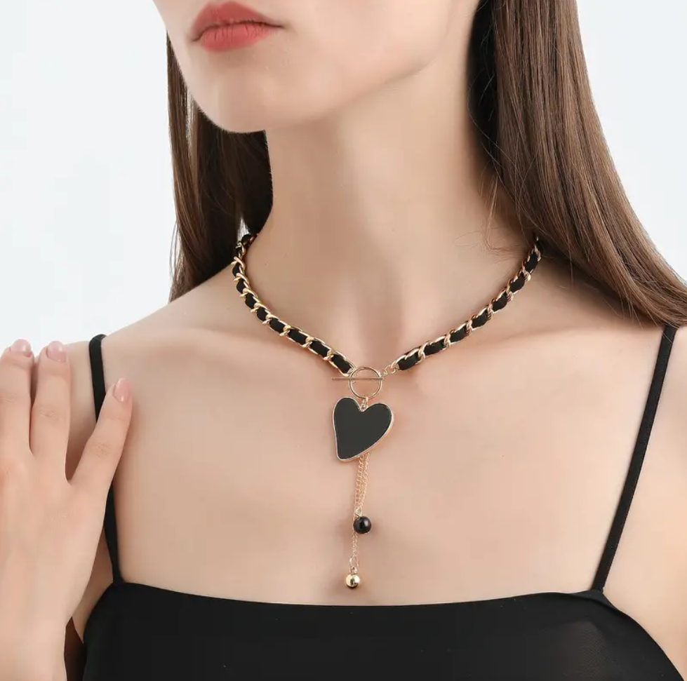 Unique Black Heart Pendant Necklace Alloy Jewelry Vintage Bohemian Style Personality Female Neck Decor For Dating Party